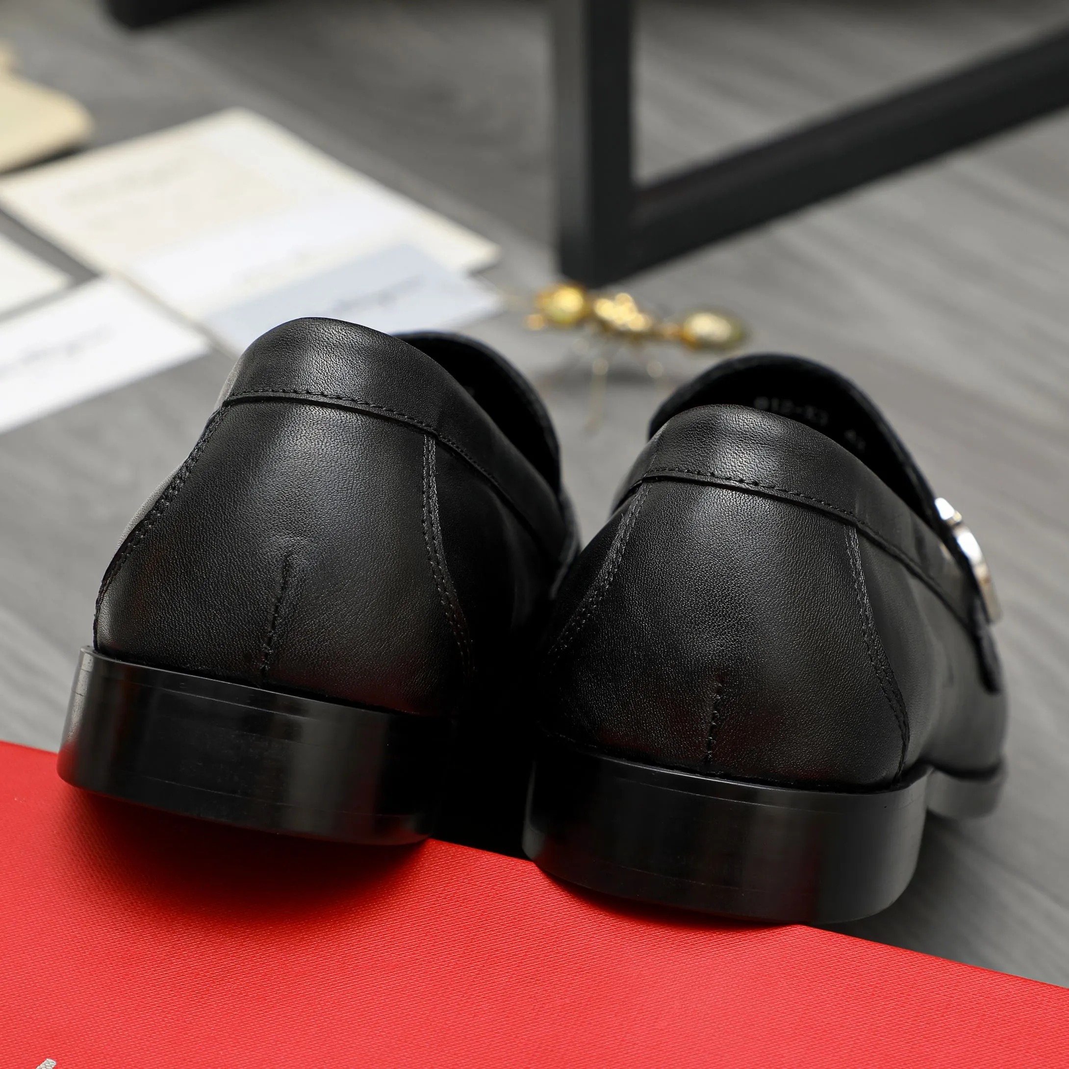 Men's shoes 💰442 Product trademark: Ferragamo "Ferragamo" business formal leather shoes Regular size: 38-46 (45.46 custom-made and non-returnable) Product materials: Selected high-quality cowhide upper, cowhide lining, original rubber outsole